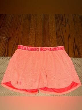 🆕 NEW Under Armour Women's Neon Coral Mesh Athletic Shorts - S